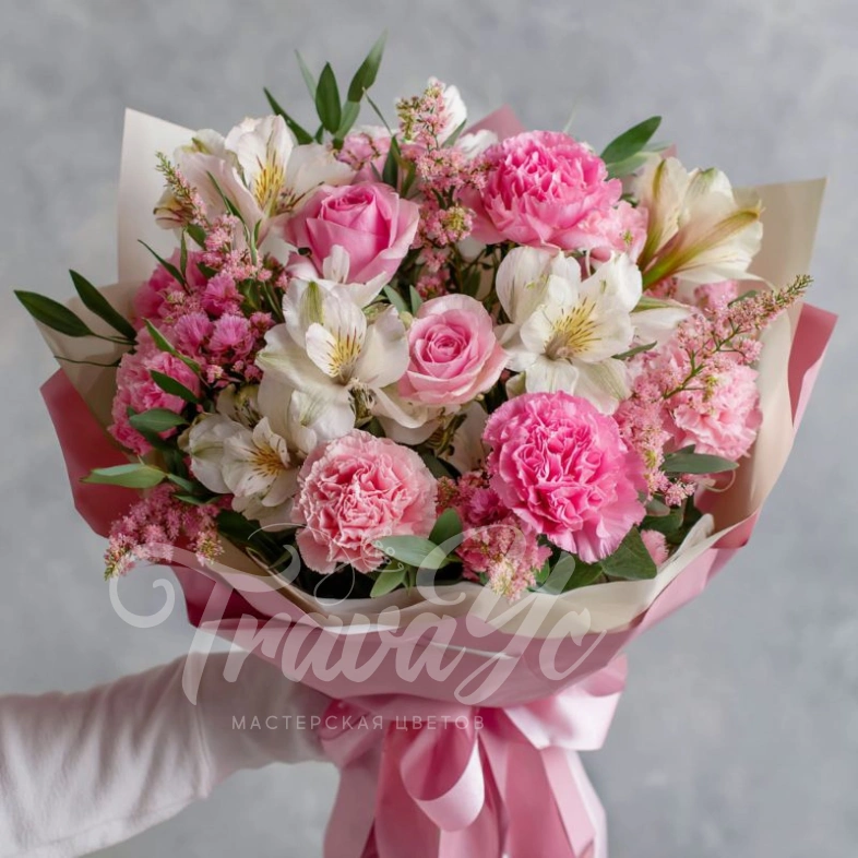Букет с гвоздиками &laquo;Розовый каприз&raquo;