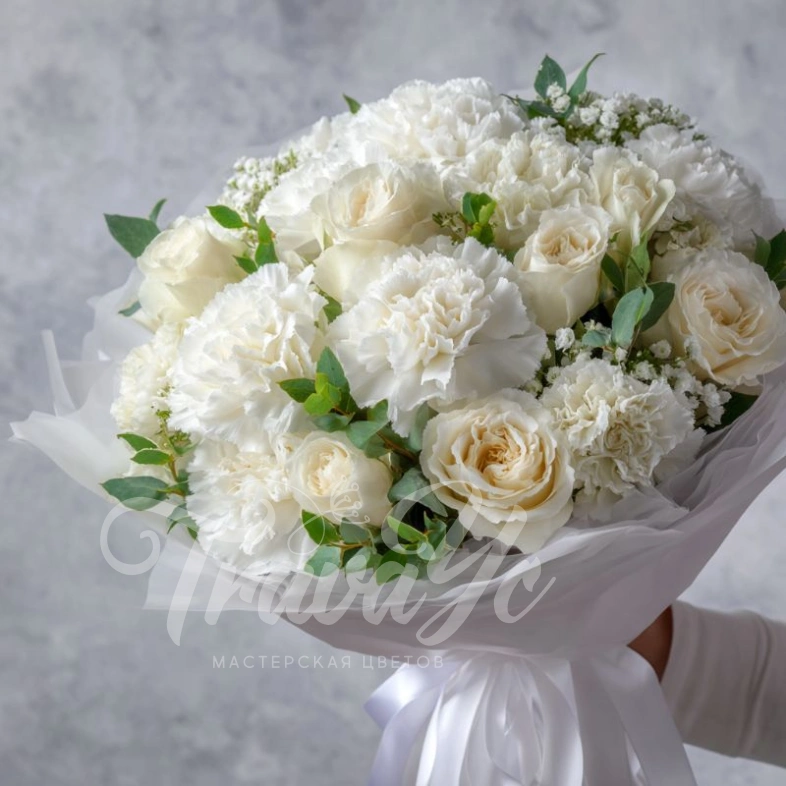 Букет с гвоздиками &laquo;Белый вальс&raquo;