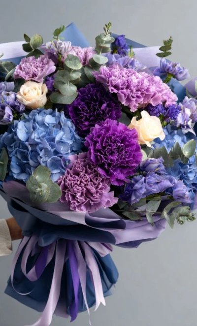 Букет с гвоздиками «Лунный свет»