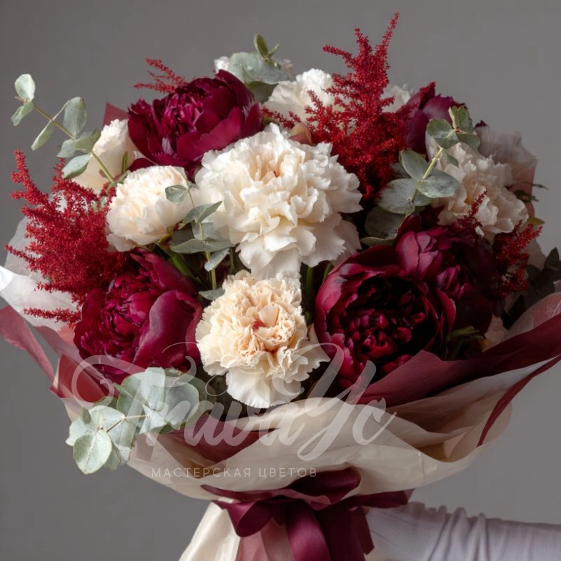 Букет с пионами &laquo;Бархатный шелест&raquo;