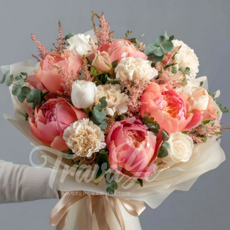 Букет с пионами &laquo;Медовый этюд&raquo;
