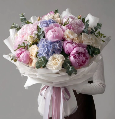 Букет с пионами «Тёплая акварель»