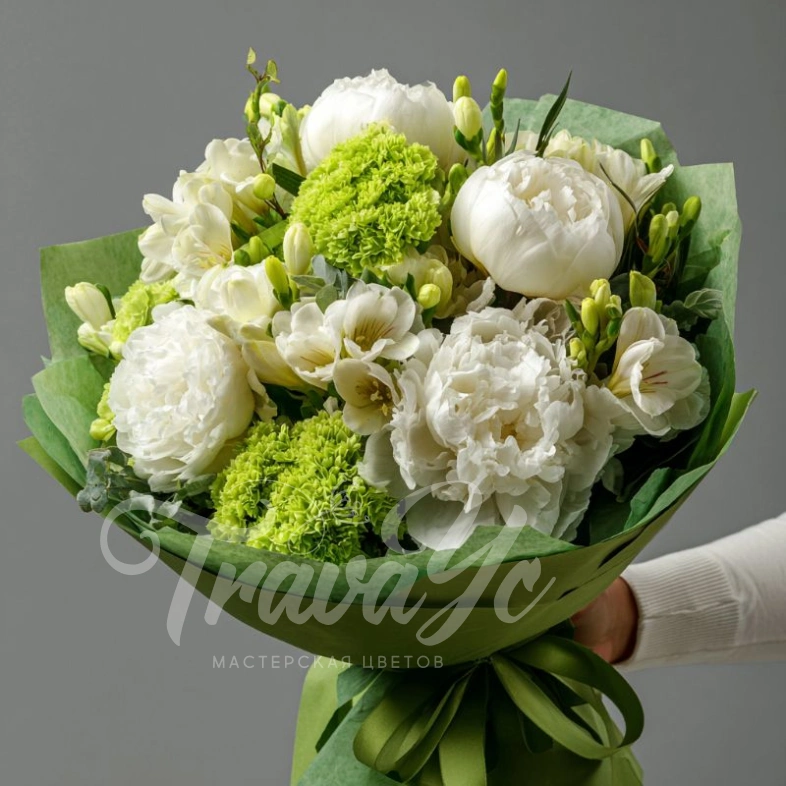 Букет с пионами &laquo;Нежный оазис&raquo;
