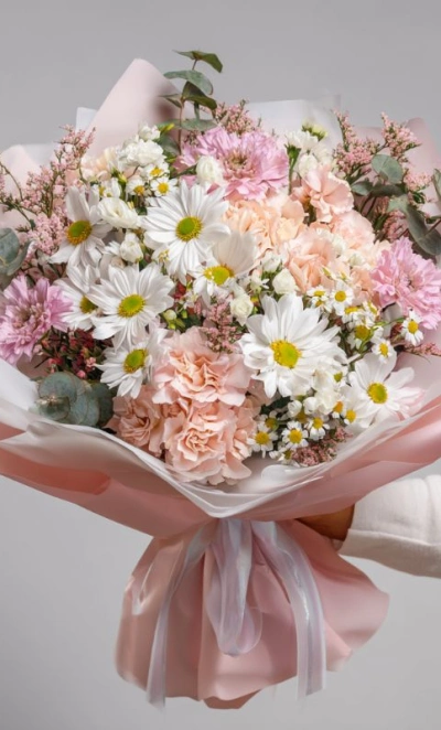 Букет с хризантемами «Полевое чудо»