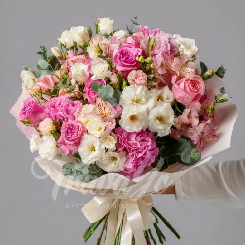 Букет с эустомами &laquo;Рассветная нежность&raquo;