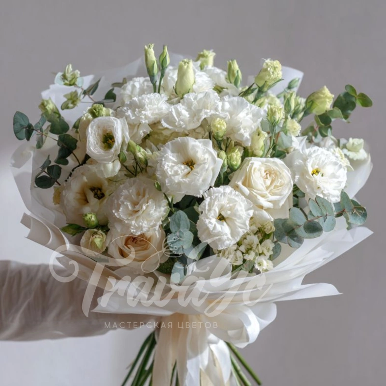 Букет с эустомами &laquo;Светлая вуаль&raquo;