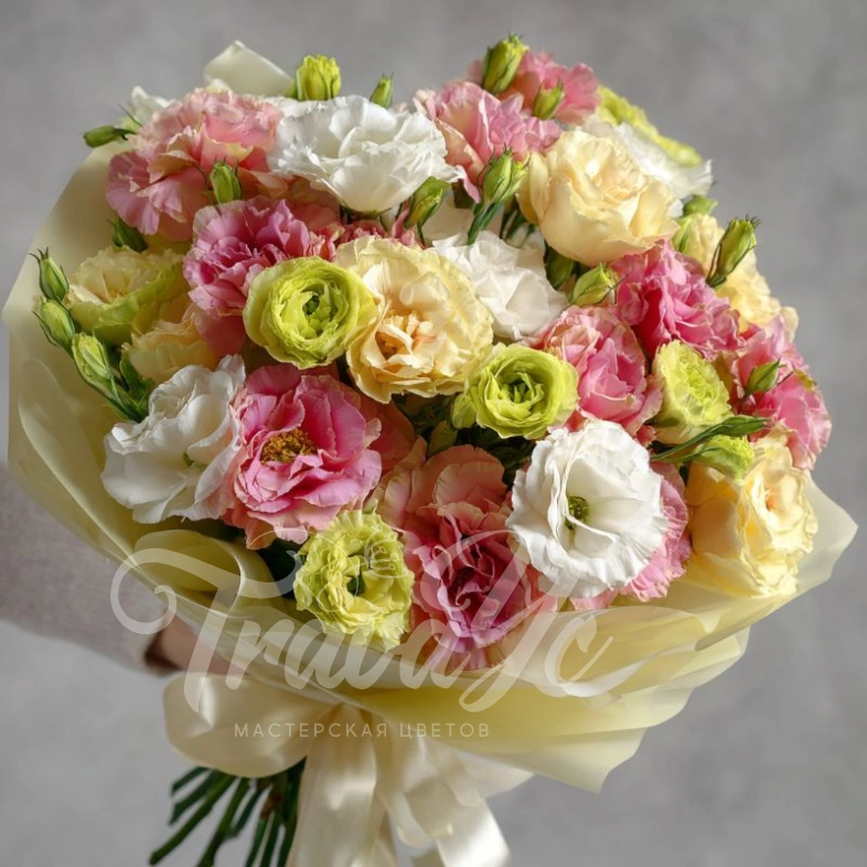 Букет с эустомами &laquo;Лепестковая симфония&raquo;