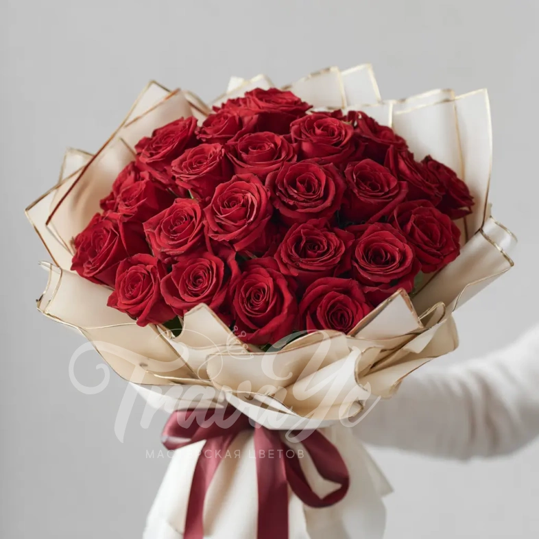 Красные розы &laquo;Рубиновое сияние&raquo;