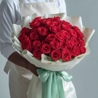 Красные розы «Пылающий комплимент»