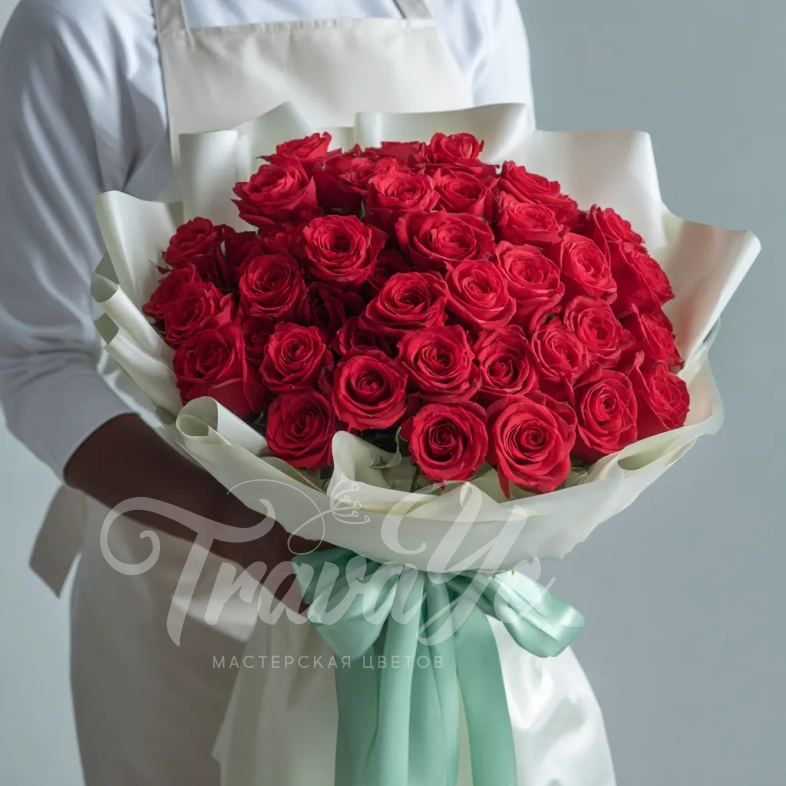 Красные розы &laquo;Пылающий комплимент&raquo;